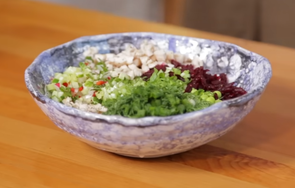 Свекольник холодный: классический рецепт с авторским акцентом от Василия Емельяненко